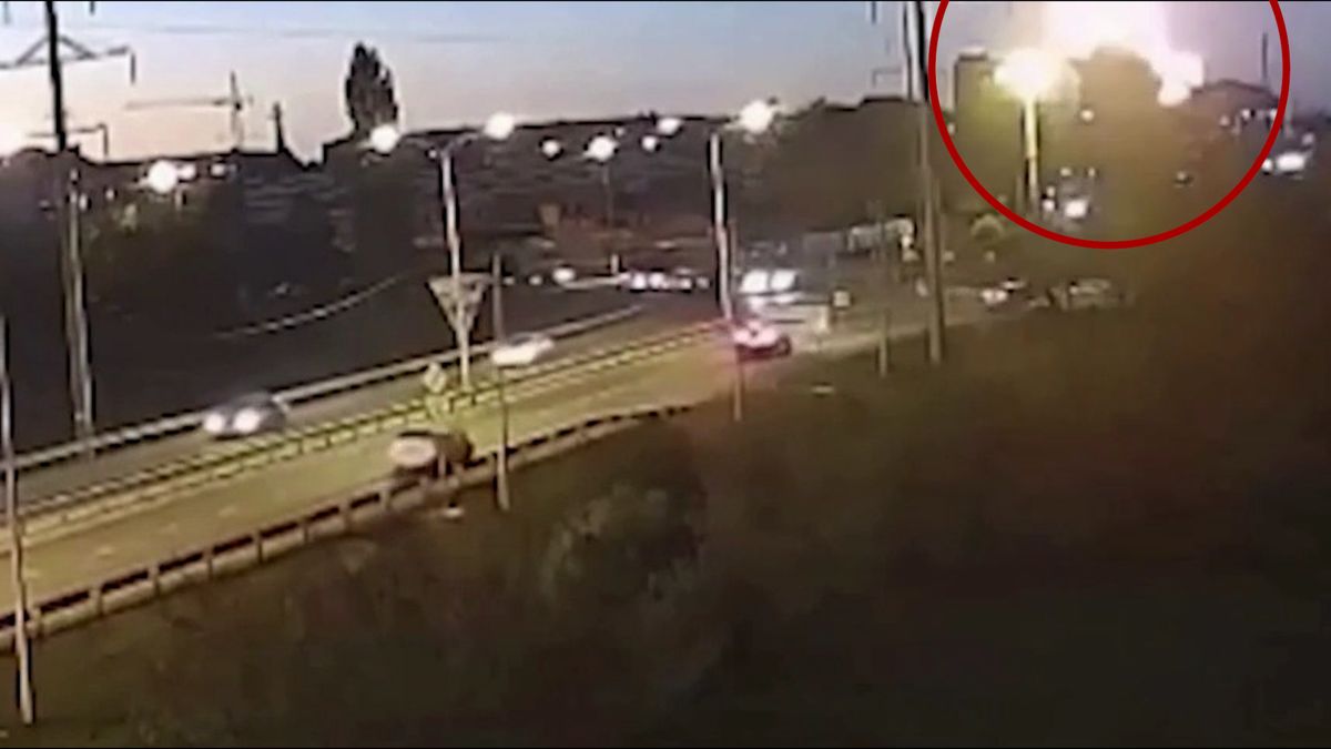 Video zachytilo padající ruský bombardér a explozi